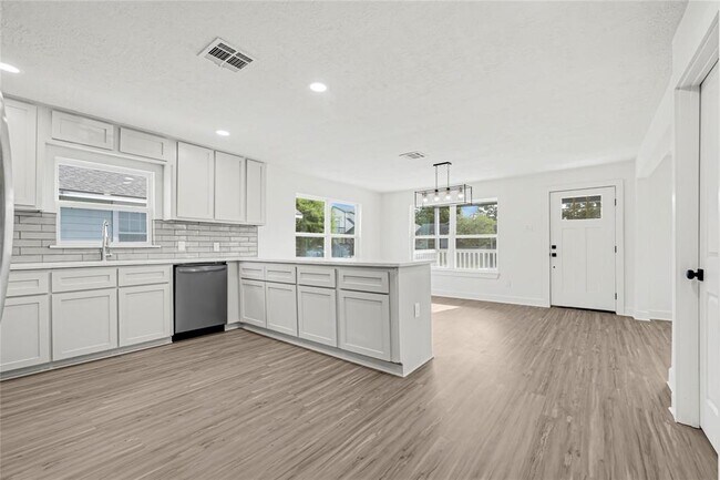 Building Photo - 3910 Cetti St