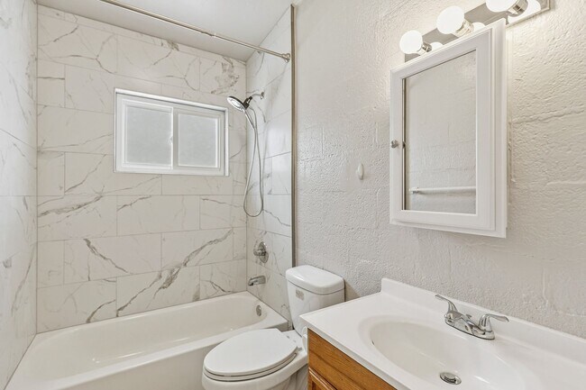 Building Photo - Super Cute 3 Bedroom 2 Bath Home!