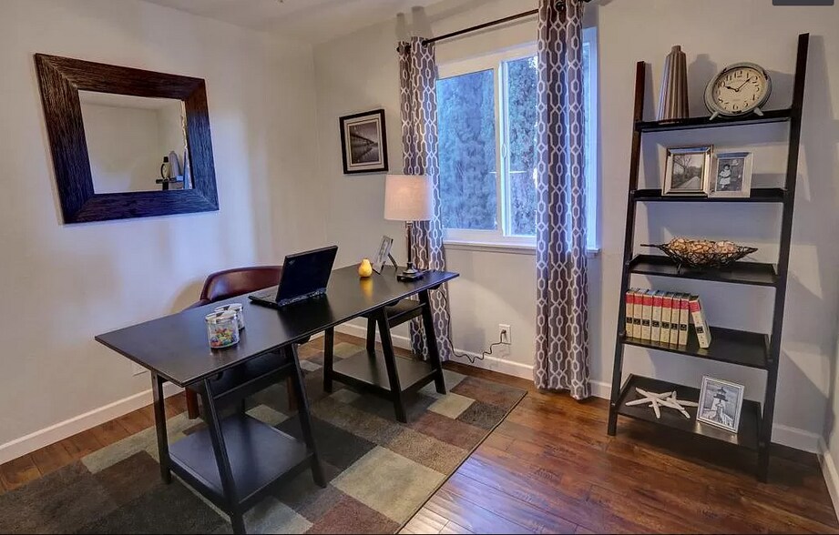 Bedroom - 373 DAYTON AVE