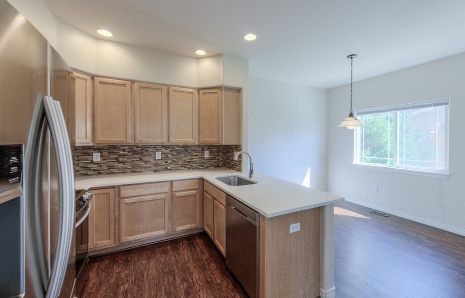 Building Photo - 835 Kane Dr