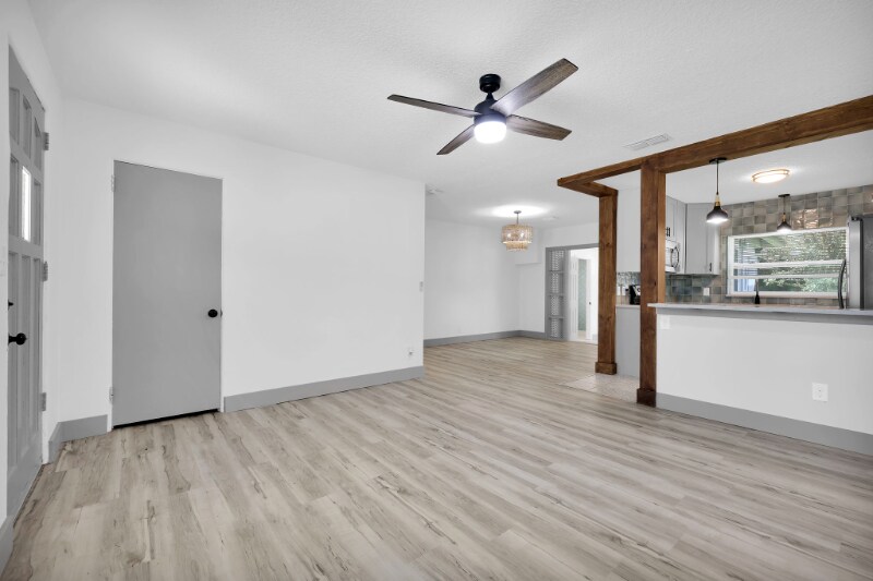 Building Photo - 1374 Murray Dr