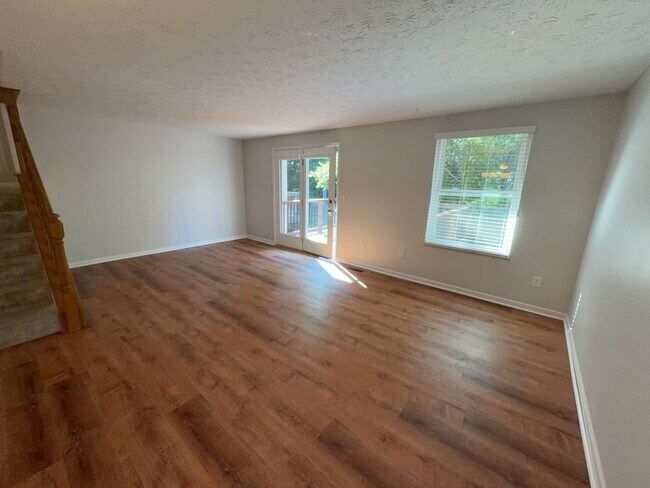 Building Photo - 778 Woodlyn Dr S