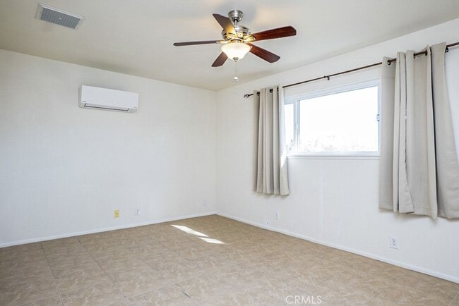 Building Photo - Beautiful 2 Bedroom Home