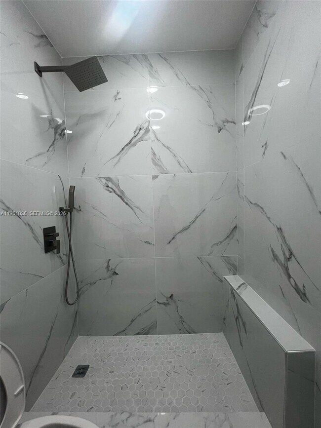 Building Photo - 355 E 4th St