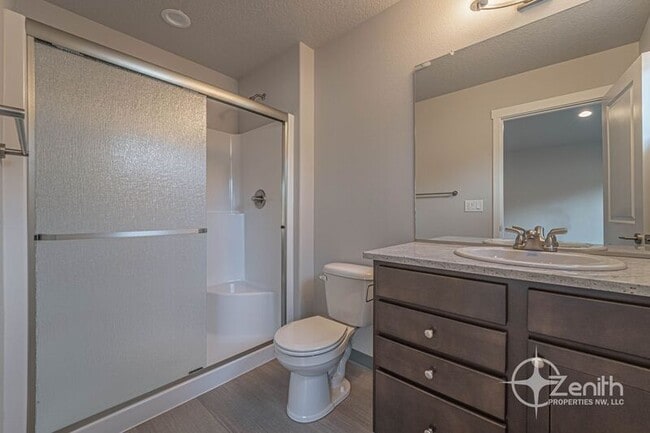 Building Photo - 4915 NE 2nd Ct