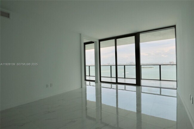 Building Photo - 650 NE 32nd St