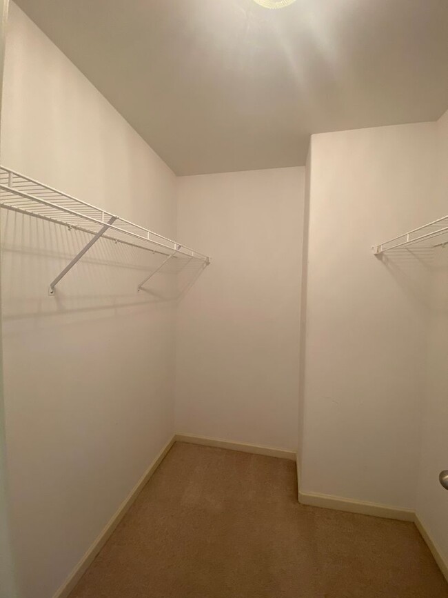 Building Photo - 118 Broomsedge Ln