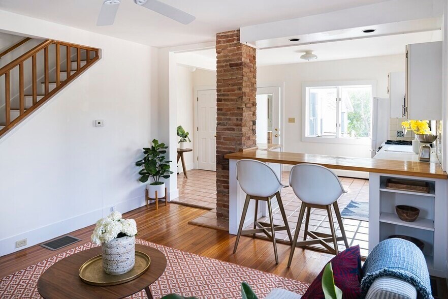 Building Photo - 128 Holworthy St