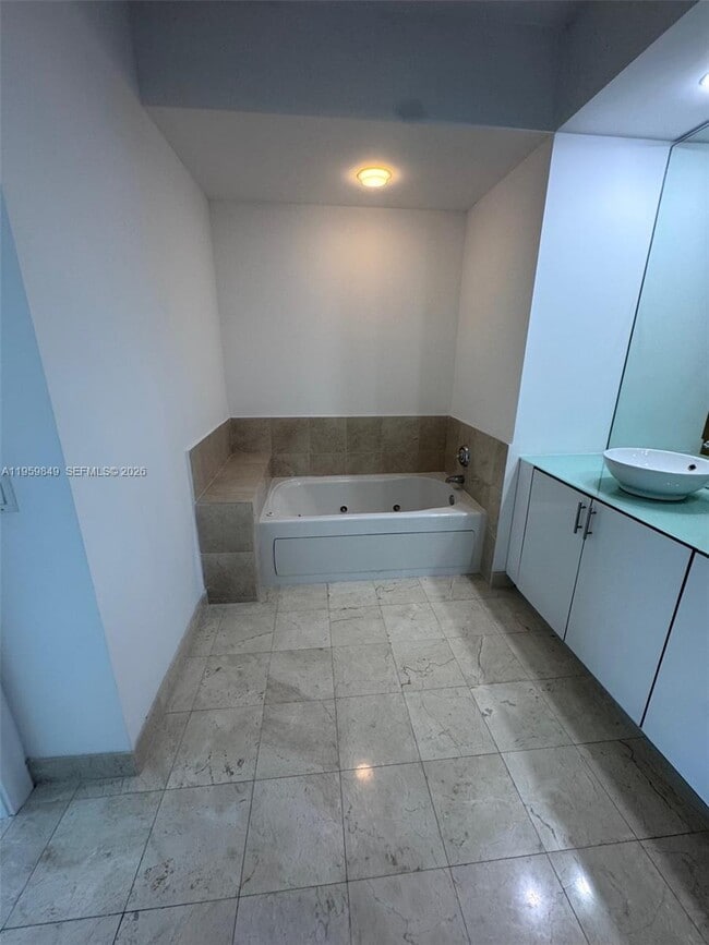 Building Photo - 315 NE 3rd Ave