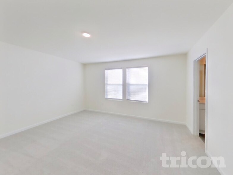 Building Photo - 1066 Large Poppy Dr