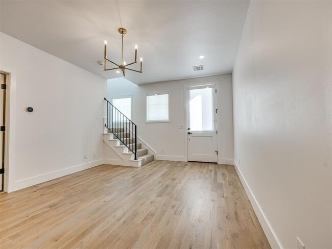 Building Photo - 1078 Hangar Dr