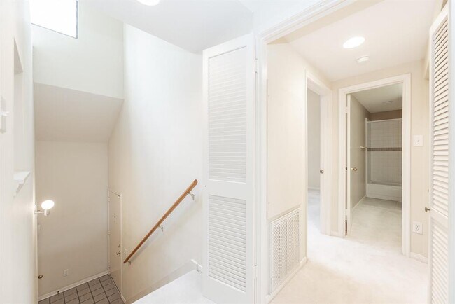 Building Photo - 4144 Greystone Way