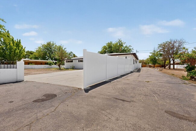 Building Photo - 824 Ortega Rd NW