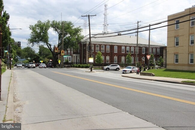 Building Photo - 38 Riggs Rd NE