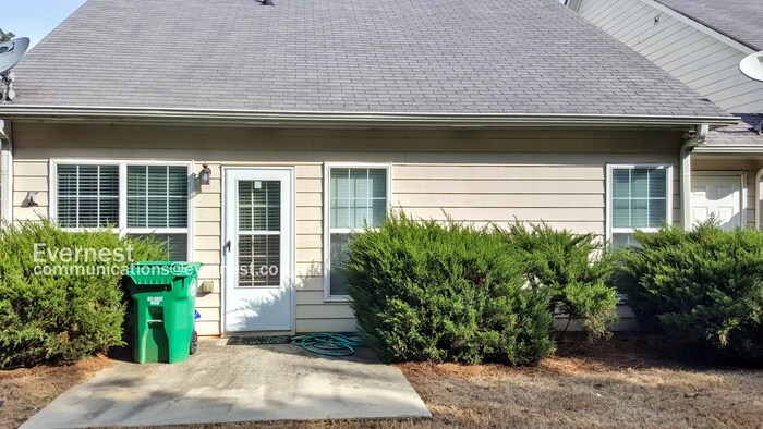 Building Photo - 1440 Gates Cir SE