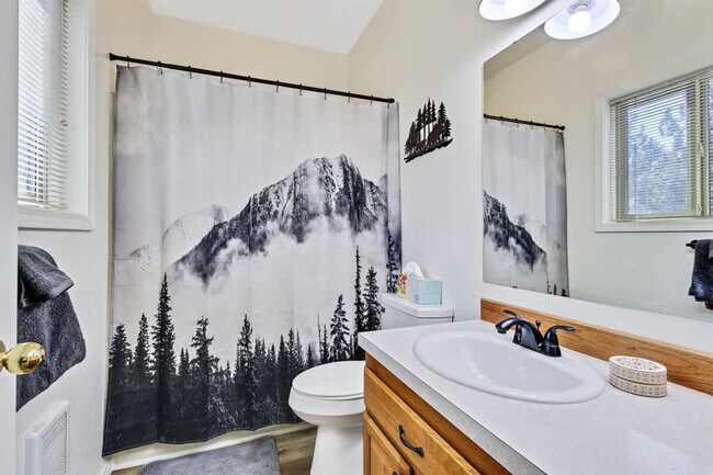 Building Photo - 1496 Pine Ridge Dr