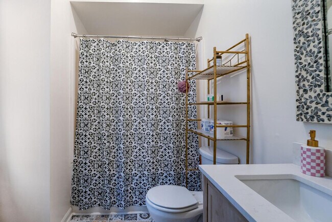 Building Photo - 1022 Wise St