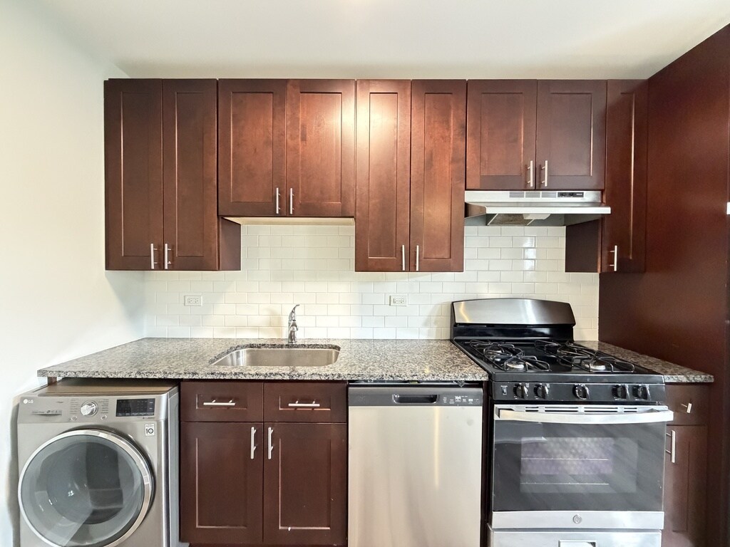 Building Photo - 730 Judson Ave