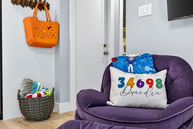 Building Photo - 1412 Gladys Cir