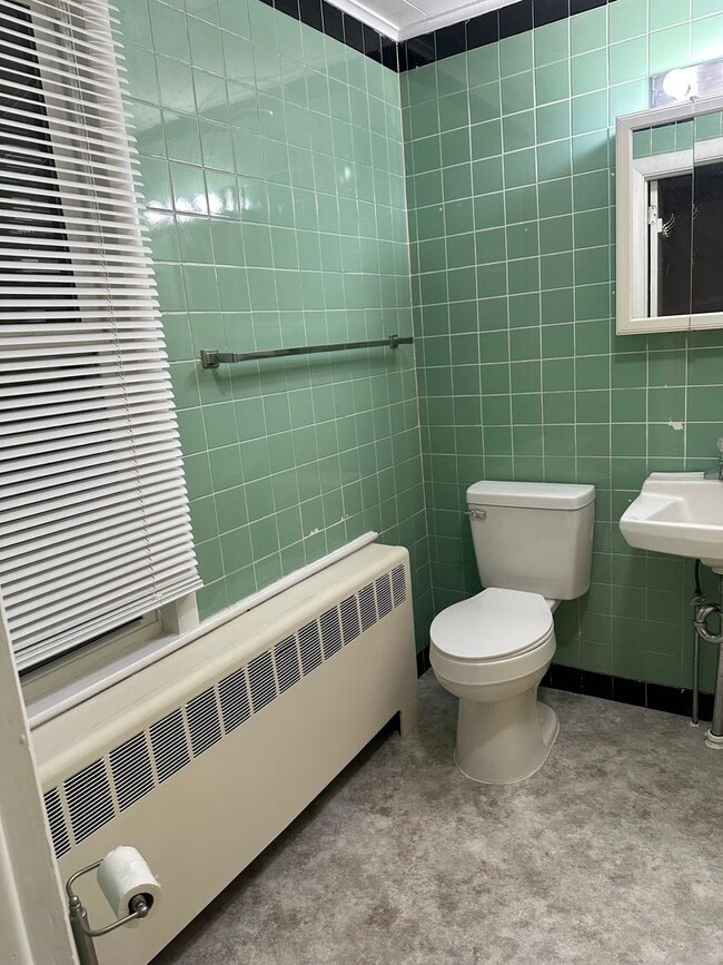 Building Photo - Two Bedroom Row Home for Rent