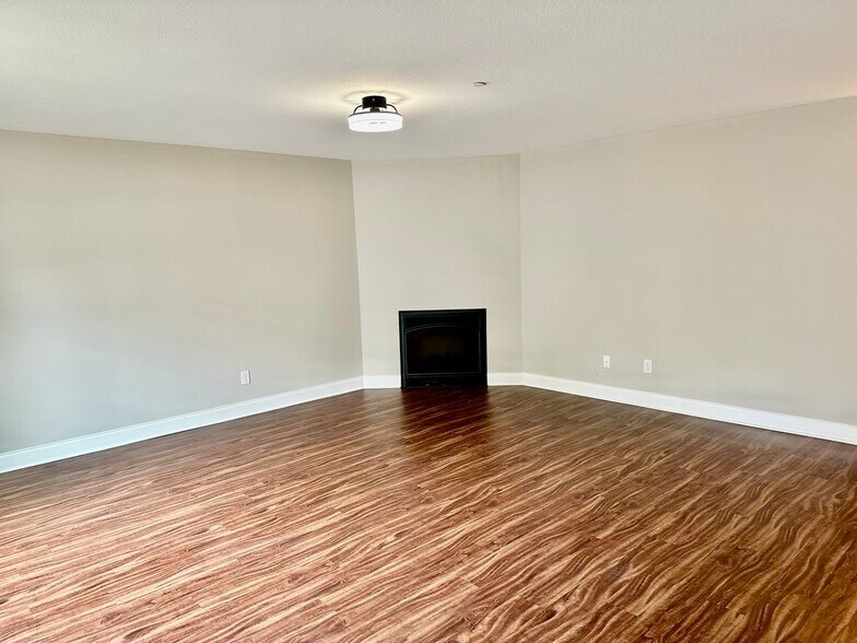 Building Photo - 1114 Maple Tree Ln