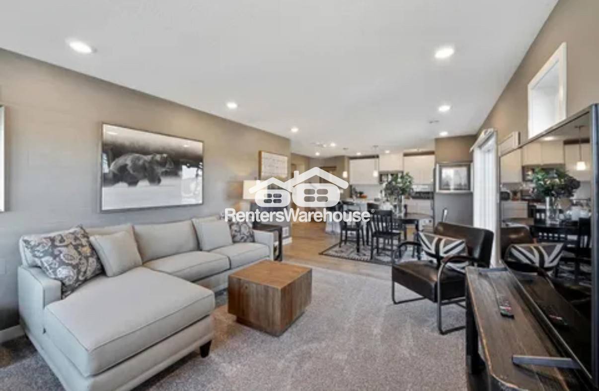 Building Photo - 10836 Glacier Ln N