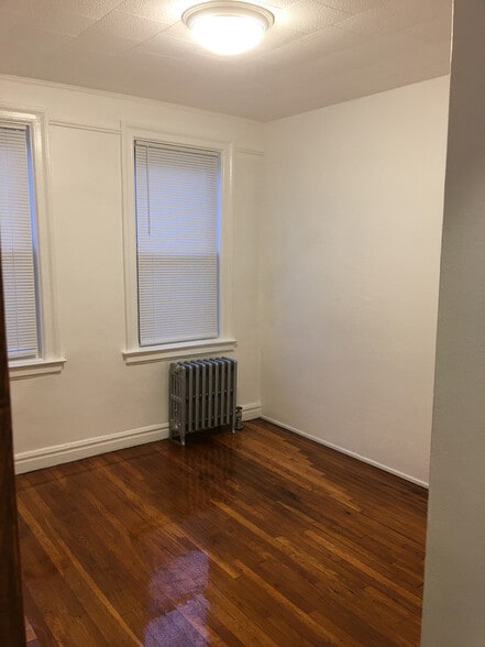 bedroom looking in - 2608 14th St