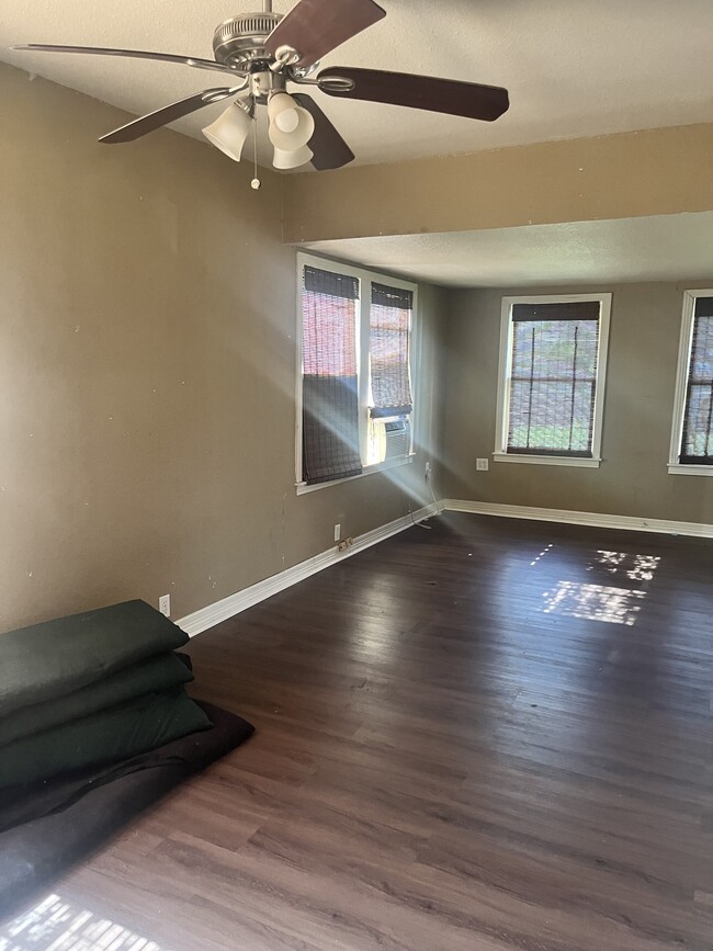 Building Photo - 406 Osage St