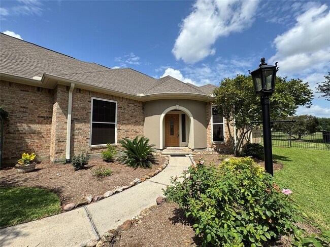Building Photo - 5822 Pinellas Park Ct