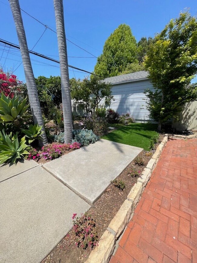 Building Photo - Westchester Home Perfect for Plant/Garden ...
