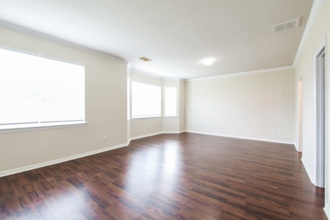 Building Photo - 2029 Creek Run Dr