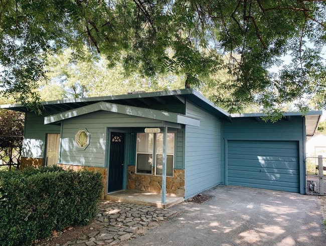 Primary Photo - 2274 Paris Ave