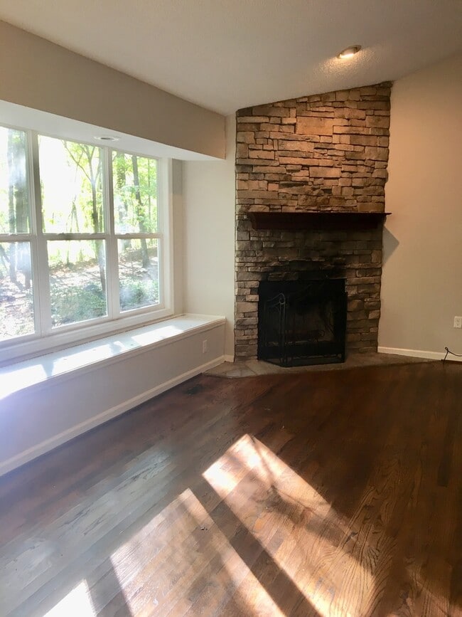Building Photo - Black Mountain Rental