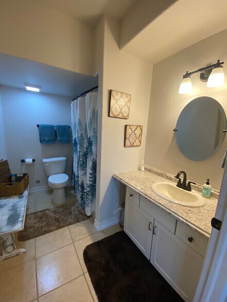 Building Photo - 220 Eagle Pines Dr