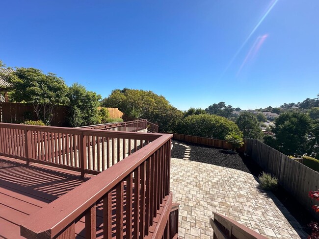Building Photo - 2350 Rosewood Dr