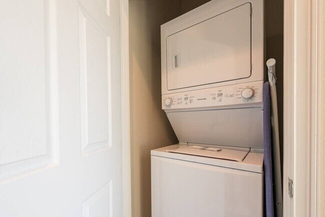 Building Photo - 1425 Retreat Cir