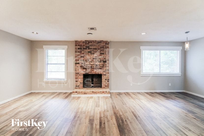 Building Photo - 2618 N Woodloch St