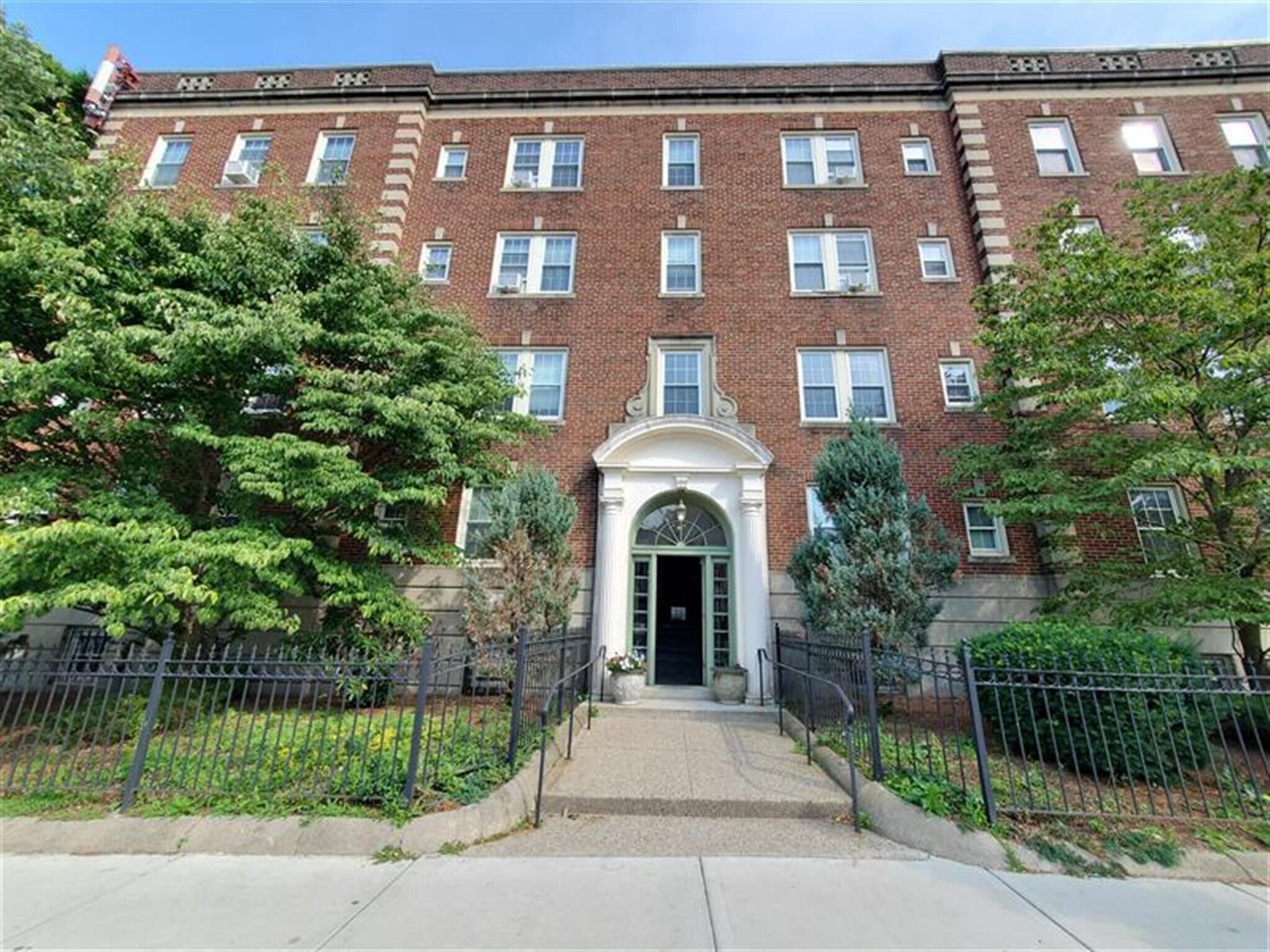 Building Photo - 115 College Ave