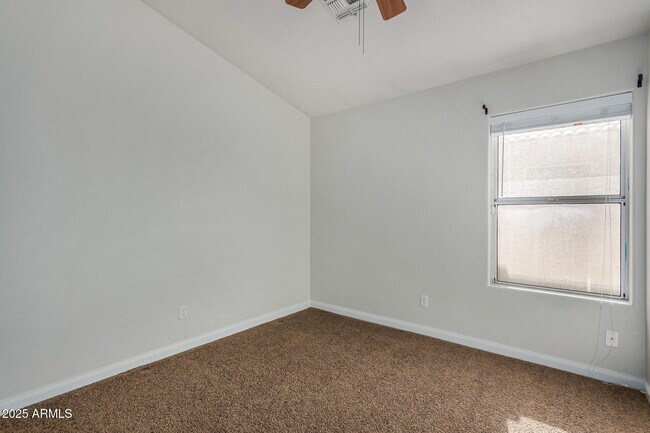 Building Photo - 1122 W Morelos St