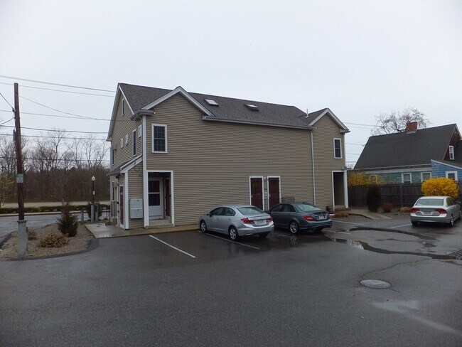 Building Photo - 1581 Commercial St