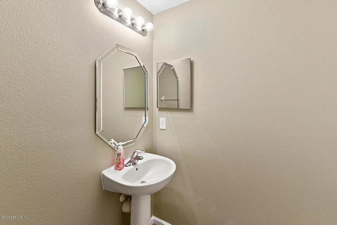 Building Photo - 664 Sunny Stroll Dr