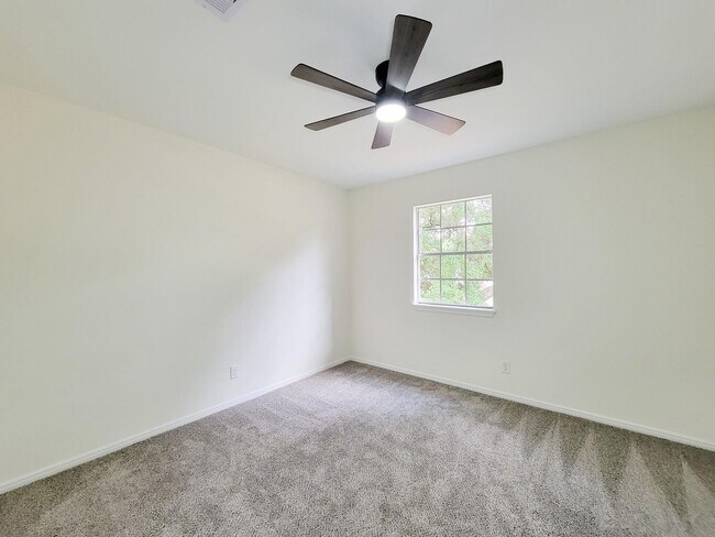 Building Photo - 3930 Cypress Hill Dr