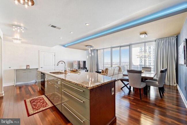 Building Photo - 675 S President St