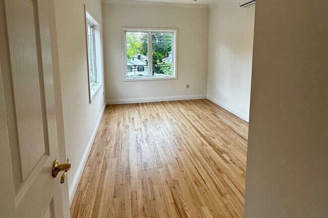 Building Photo - 35 N Farview Ave