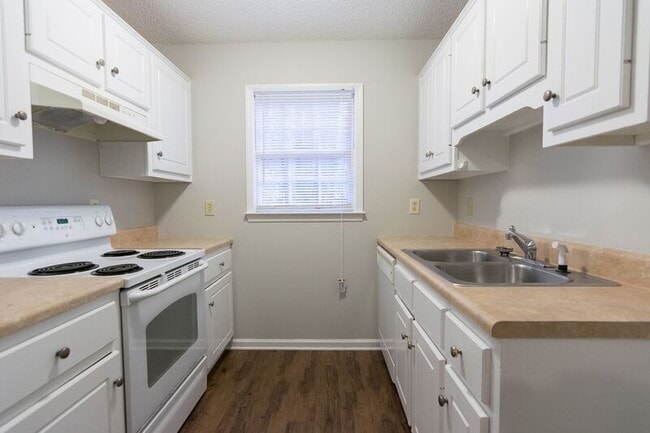Building Photo - 150 Onyx Pl