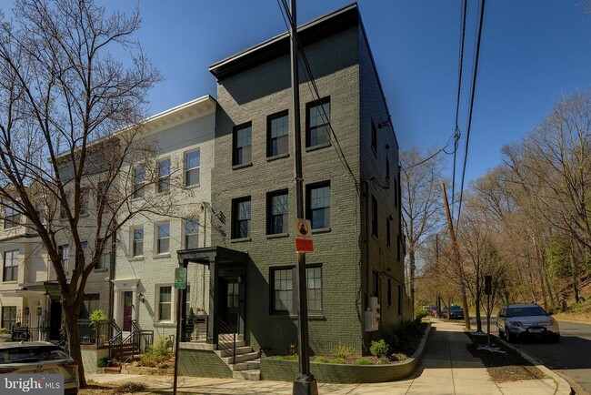 Building Photo - 1934 35th Pl NW