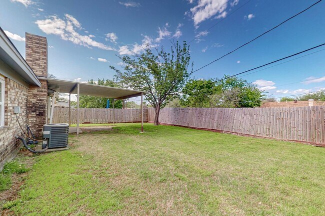 Building Photo - Adorable 1 Story Ready for Move In!  Birdville ISD!