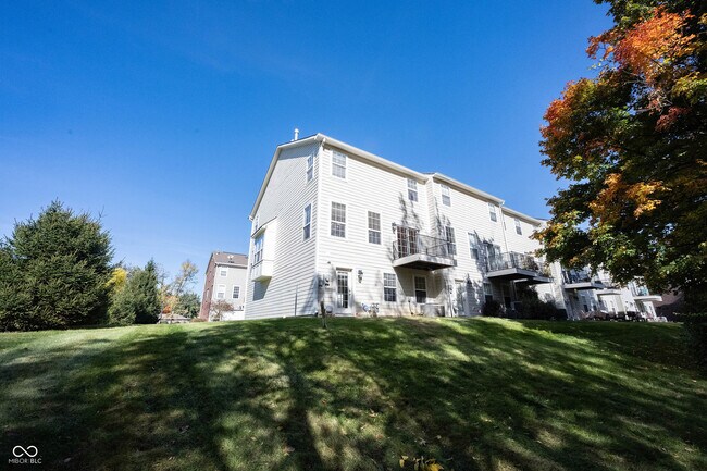 Building Photo - 9009 Mercer Dr