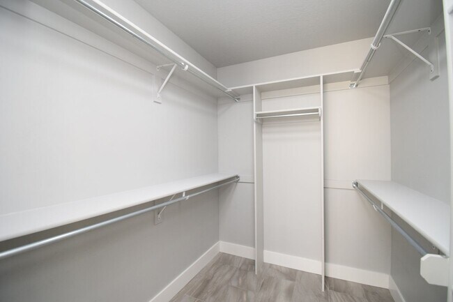 Building Photo - Spacious and Bright 5 Bed 3.5 Bath in Riverton!!