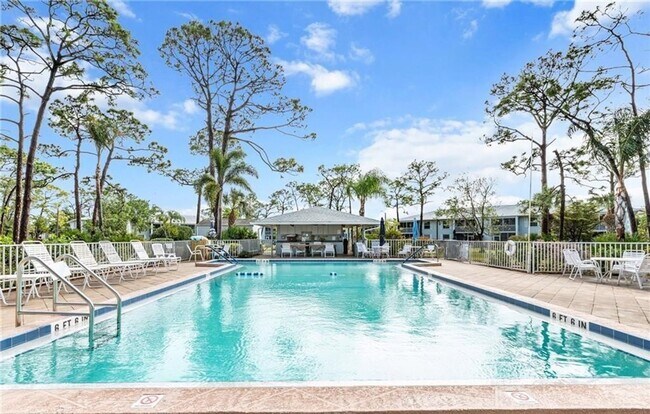 Building Photo - 2/2 STUNNING SEASONAL RENTAL IN SUNNY N. FT. MYERS, FL